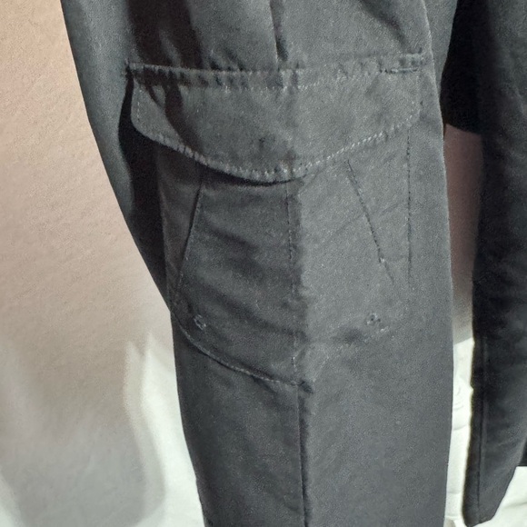 Columbia Black Cargo Cropped Shorts with Relaxed Fit and Sturdy Material Size 14 - Picture 2 of 7